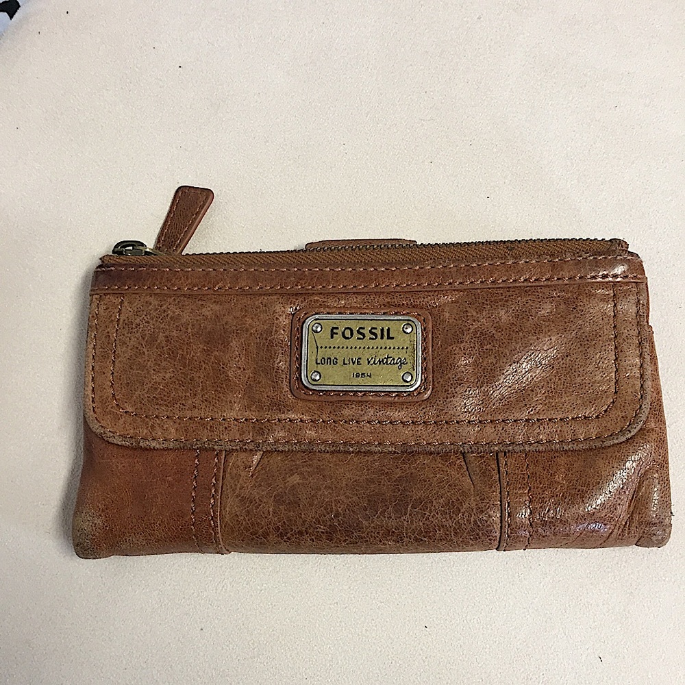 Fossil Vintage Mint  condition Leather Wallet… brown in color